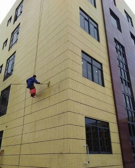西工區(qū)外墻清洗服務(wù)哪家強？專業(yè)清潔建筑物的全方位指南